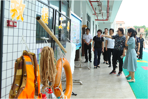 2-在樟市鎮西約都陂村、鎮中心幼兒園，調研當地兒童防溺水設施建設的情況2.jpg